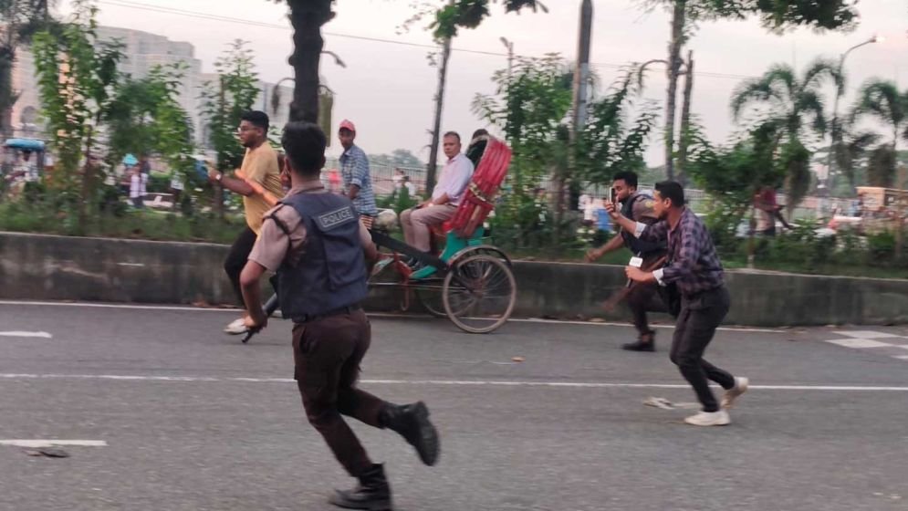 Police disperse student protest near Parliament