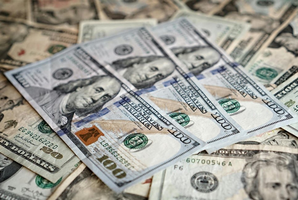 Dollar gains momentum after two weeks of stability