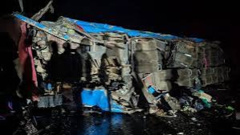 Uganda school bus crash kills 21: police