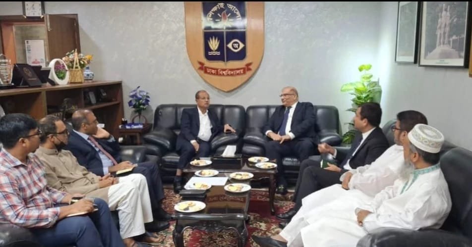 Pakistan envoy, DU VC eye stronger education ties