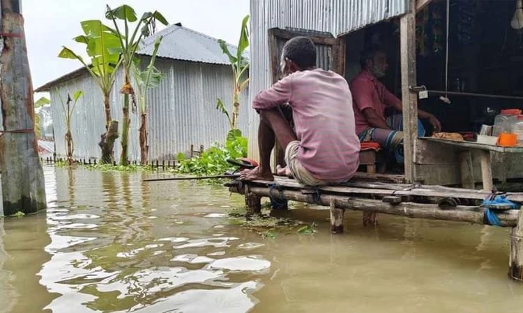 Experts urge stronger flood warning, planned urban growth