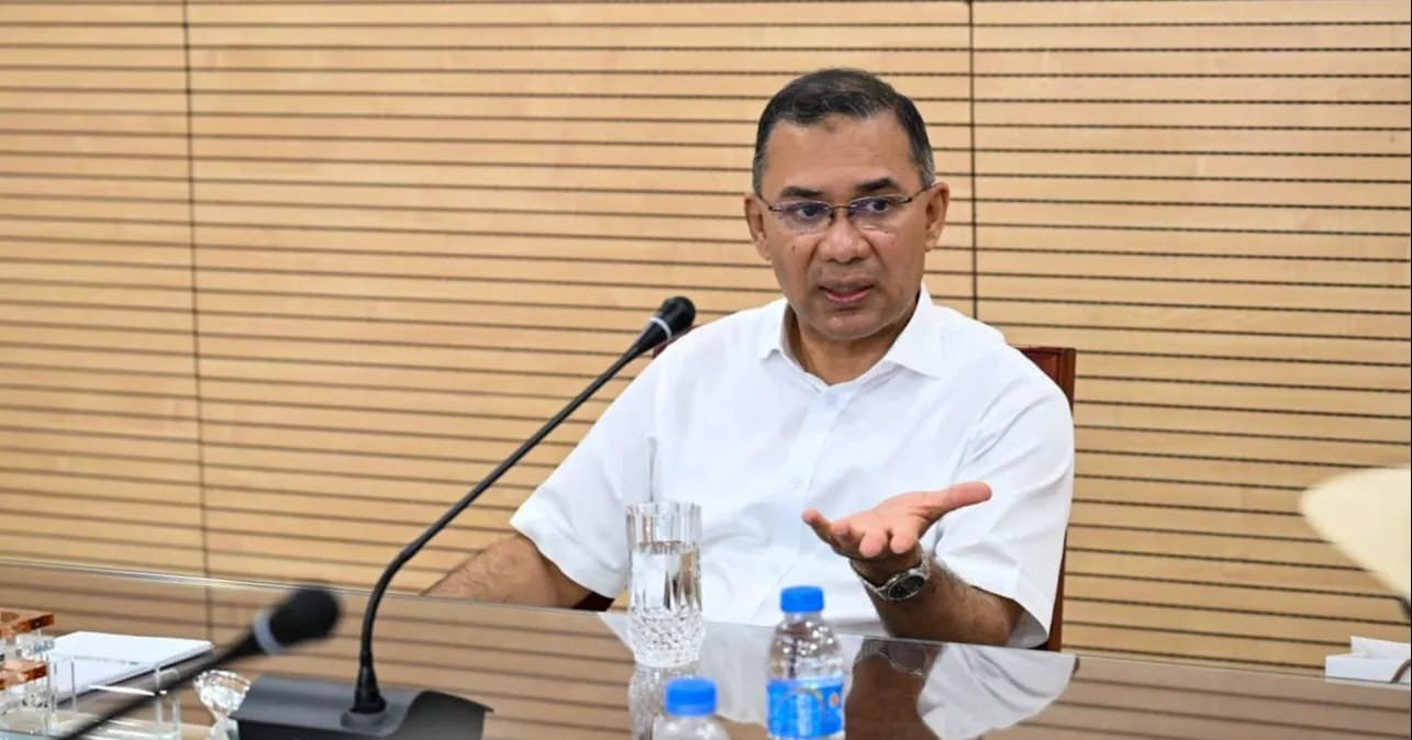 PM urges editors to balance criticism with govt initiatives