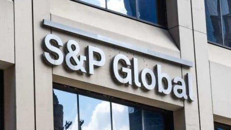 S&P cuts Bangladesh outlook on banking risks