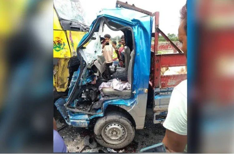 Four die in truck collision on Bogura-Naogaon road