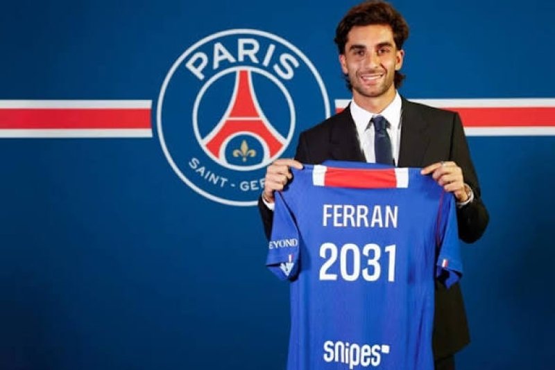 World Cup winner Ferran Torres signs for PSG from Barcelona