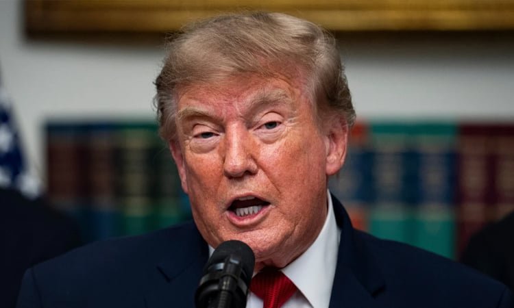  Trump vows 'tremendous' economic costs on Iran partners