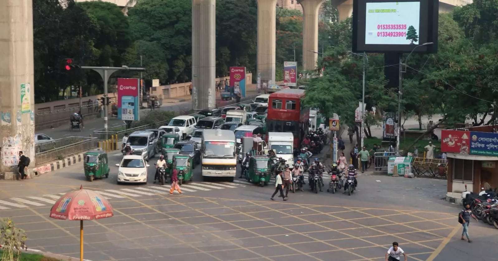 Dhaka Traffic Police Step Up Fight Against Street Crime