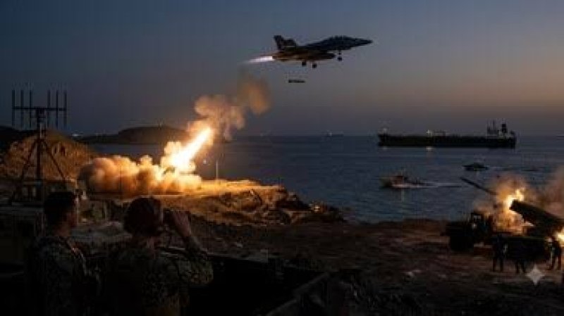 US Strikes Iranian Rocket Launchers Near Strait of Hormuz