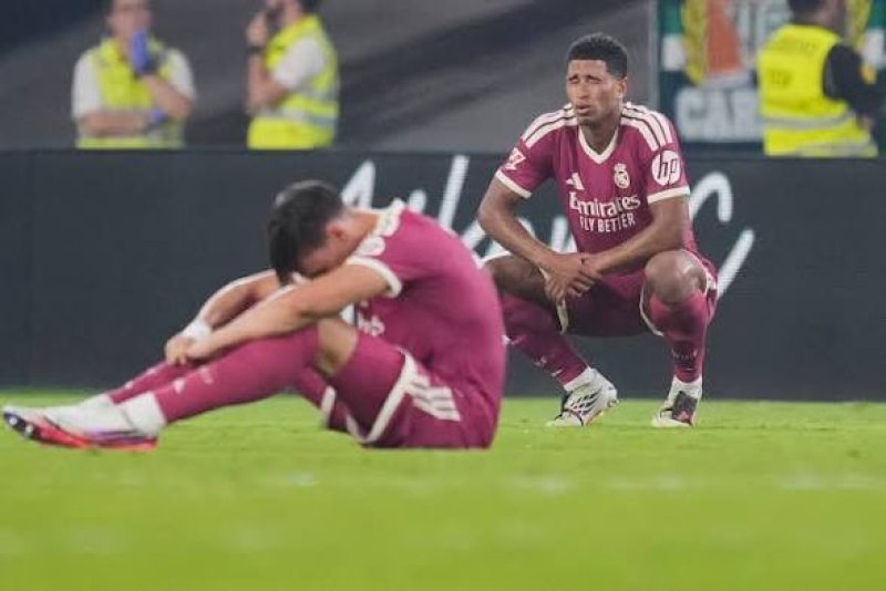 Real Madrid, PSG suffer first domestic league defeats