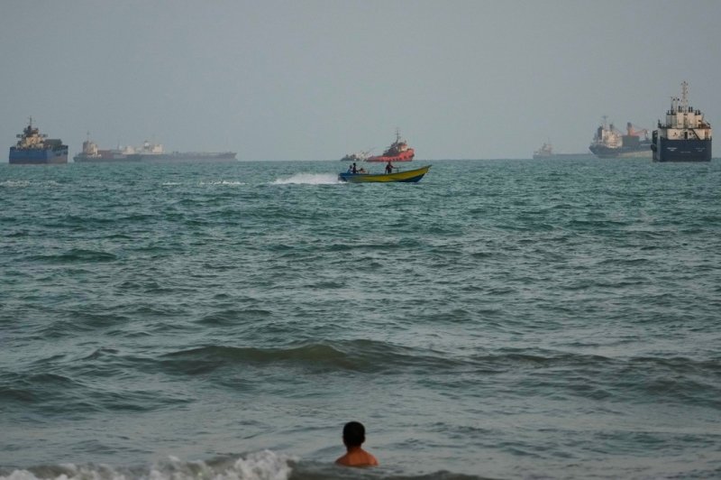US strikes 3 Iranian oil tankers saying warships were targeted 