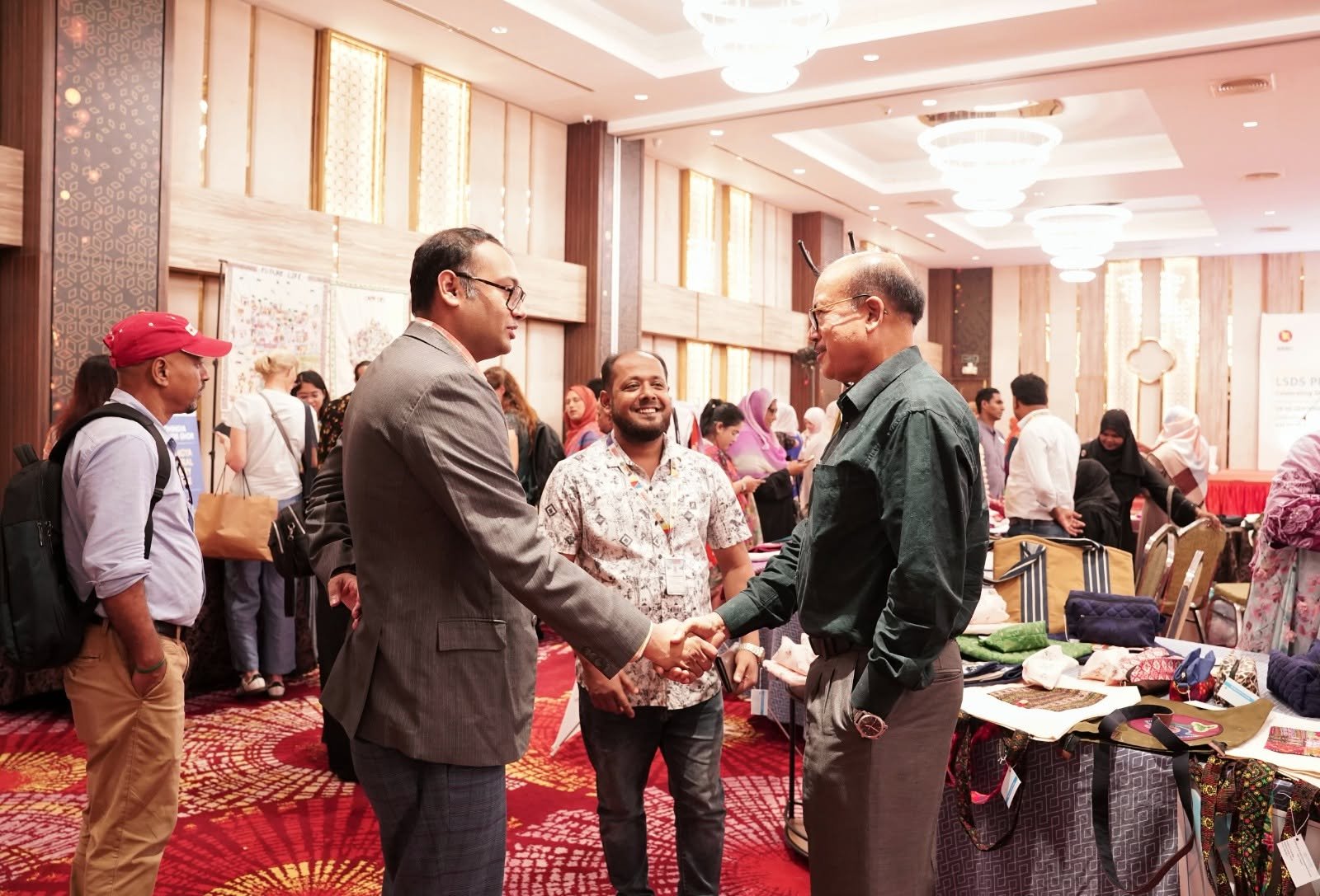 Cox’s Bazar holds fair showcasing local, Rohingya products