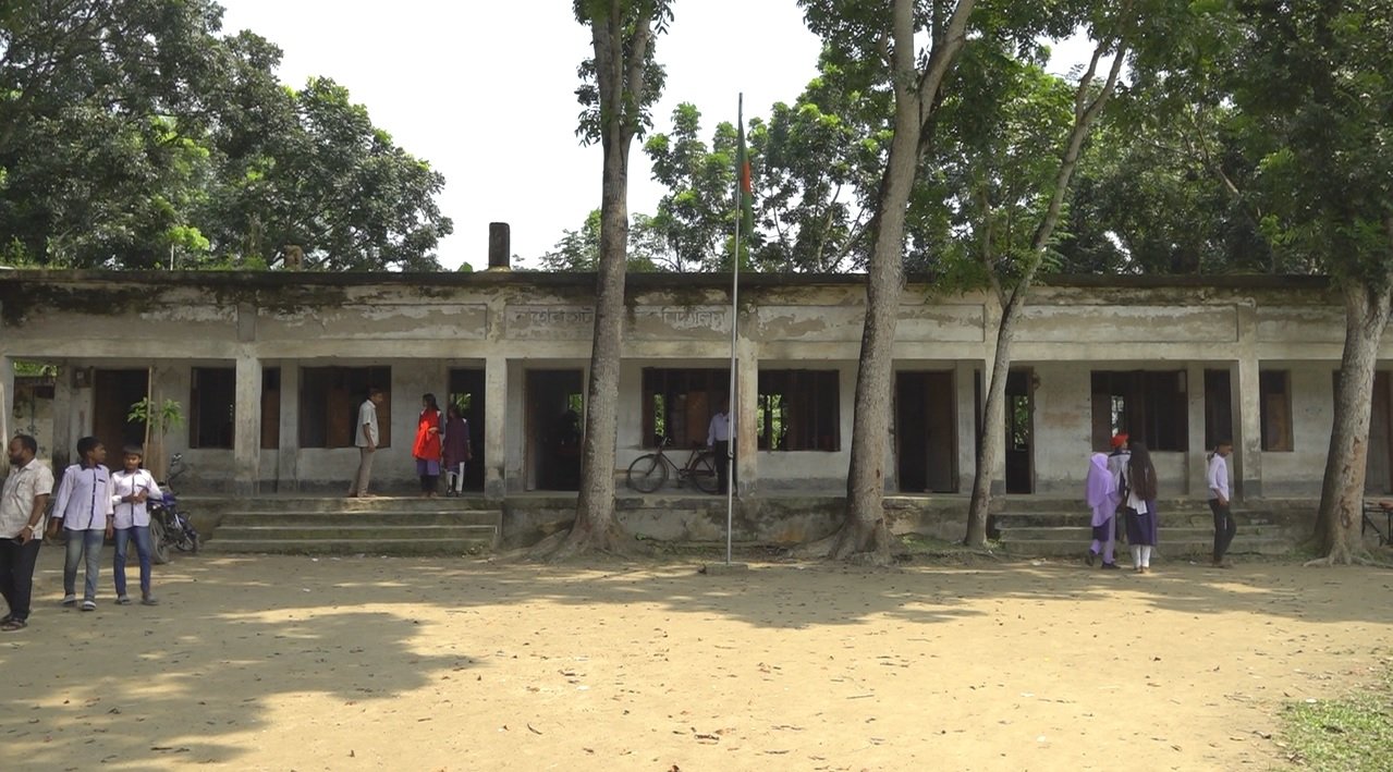 145-year-old school bldg poses safety risks in Jhenaidah