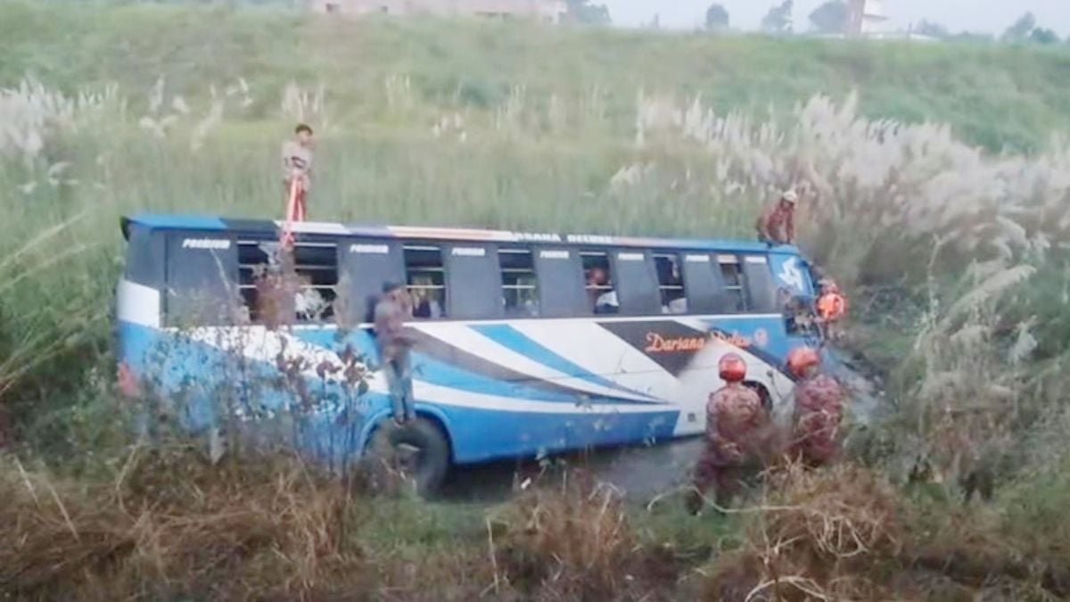 Three dead, 16 injured in Dhaka-Mawa expressway bus crash